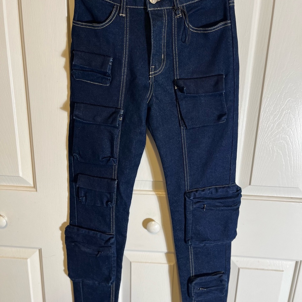Forever 21 Dark Blue Skinny Cargo Jeans Size 26. Inseam is 30 NWOT